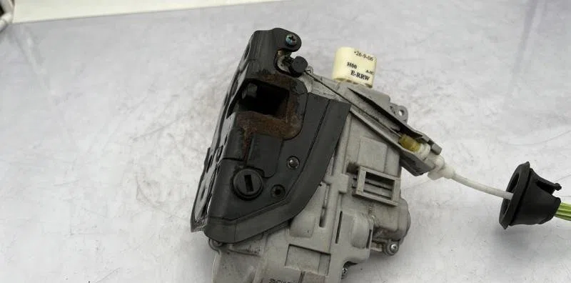 Serrure porte ard AUDI A3 2 SPORTBACK PHASE 1 occasion