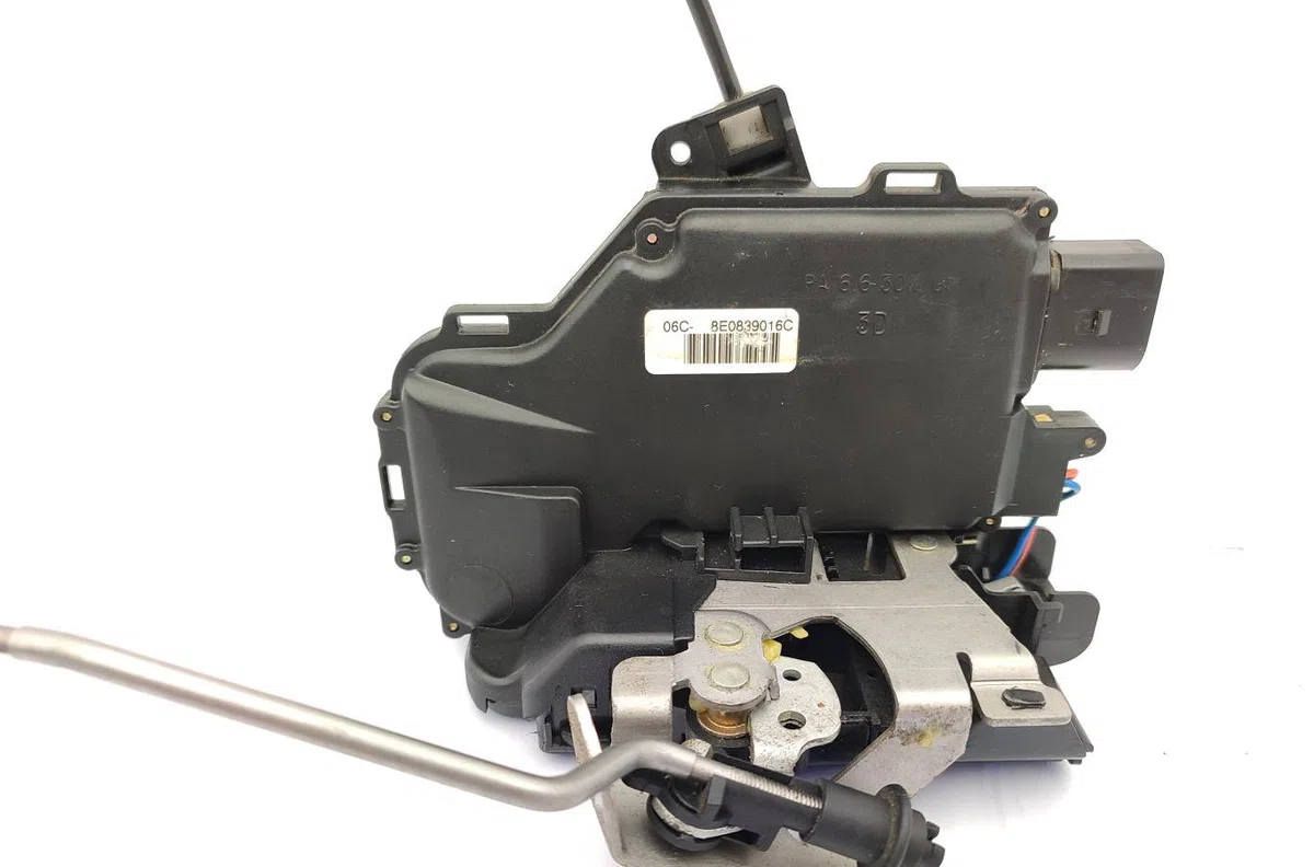 Serrure porte ard AUDI A4 2 AVANT PHASE 1 BREAK occasion