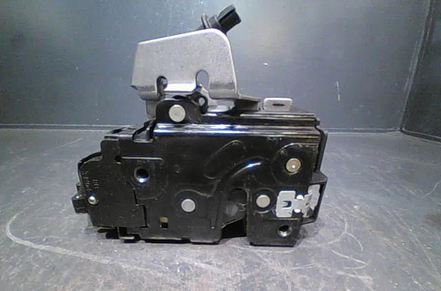 Serrure porte ard Audi A4 B6 (8E2) 2.5 tdi quattro (2000-2004) occasion