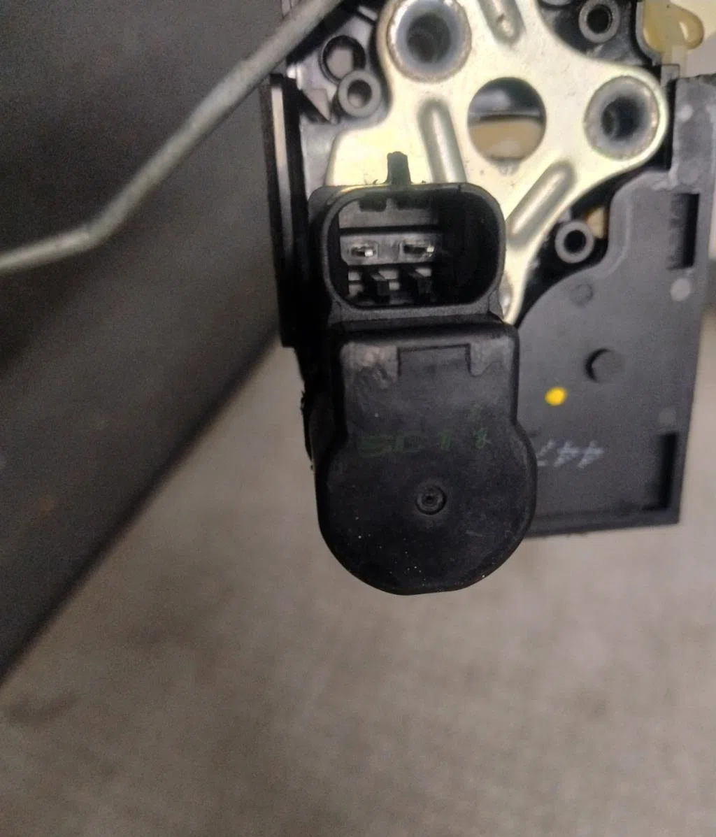 Serrure porte ard Opel KARL (C16) 1.0 (2015-2018) occasion