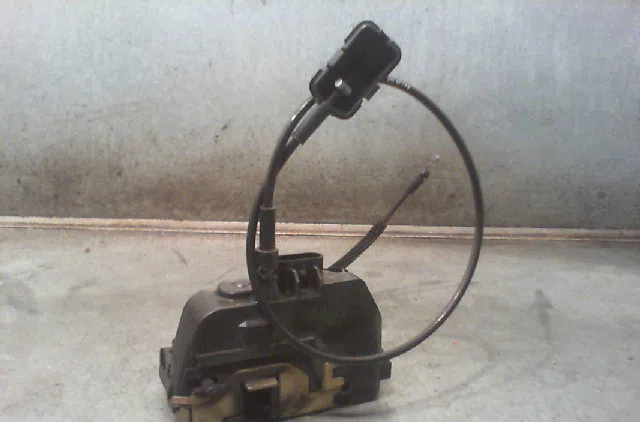 Serrure porte ard RENAULT SCENIC II Phase 1 03-2004--09-2006 occasion