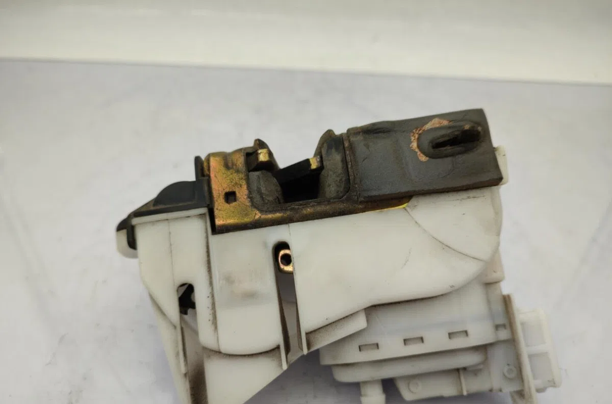 Serrure porte ard VOLKSWAGEN GOLF 3 occasion