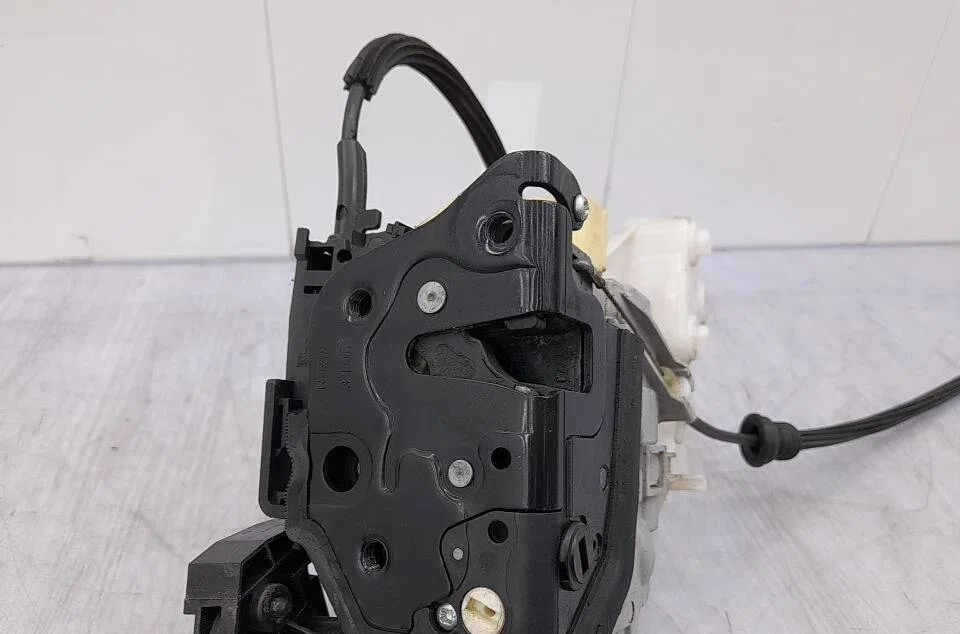 Serrure porte ard VOLKSWAGEN PASSAT 5 occasion
