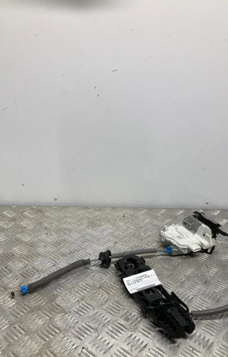 Serrure porte arg AUDI A3 3 SPORTBACK PHASE 2 occasion