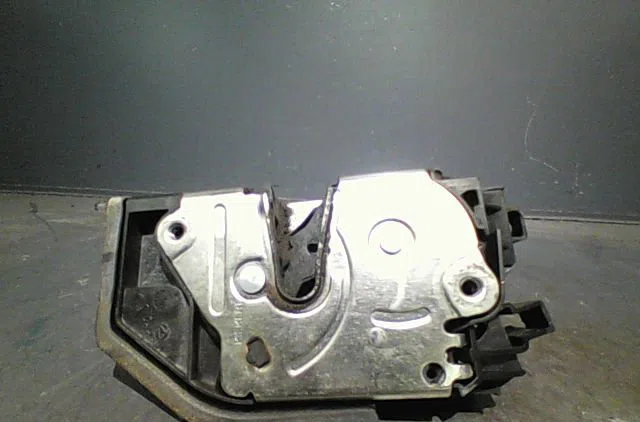 Serrure porte arg Bmw 1 (E87) 118 d (2004-2007) occasion