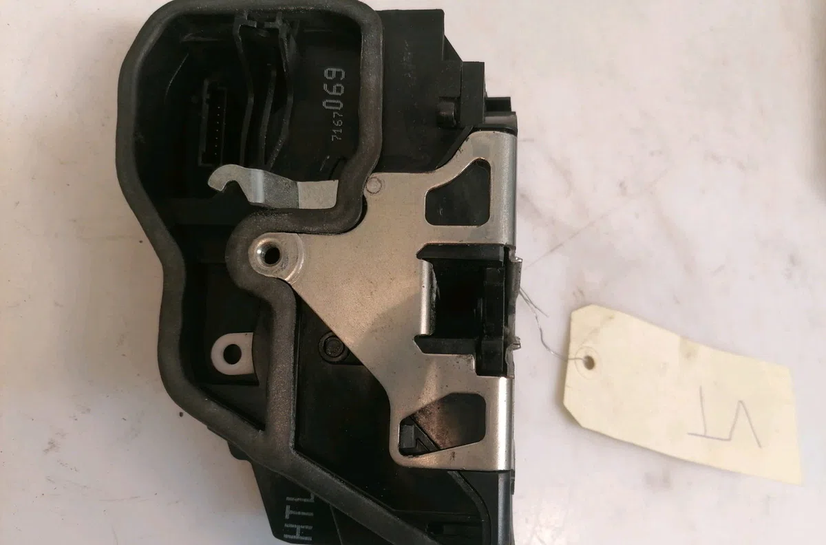 Serrure porte arg Bmw 5 (E60) 530 d (2002-2005) occasion
