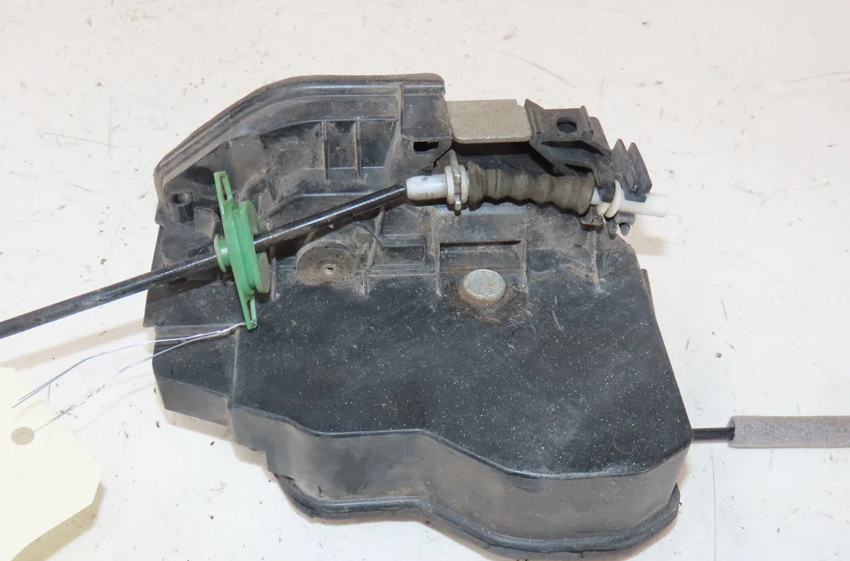 Serrure porte arg Bmw X3 (E83) Xdrive 20 d (2008-2010) occasion