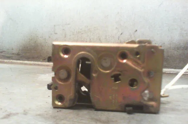 Serrure porte arg PEUGEOT 309 1990 occasion