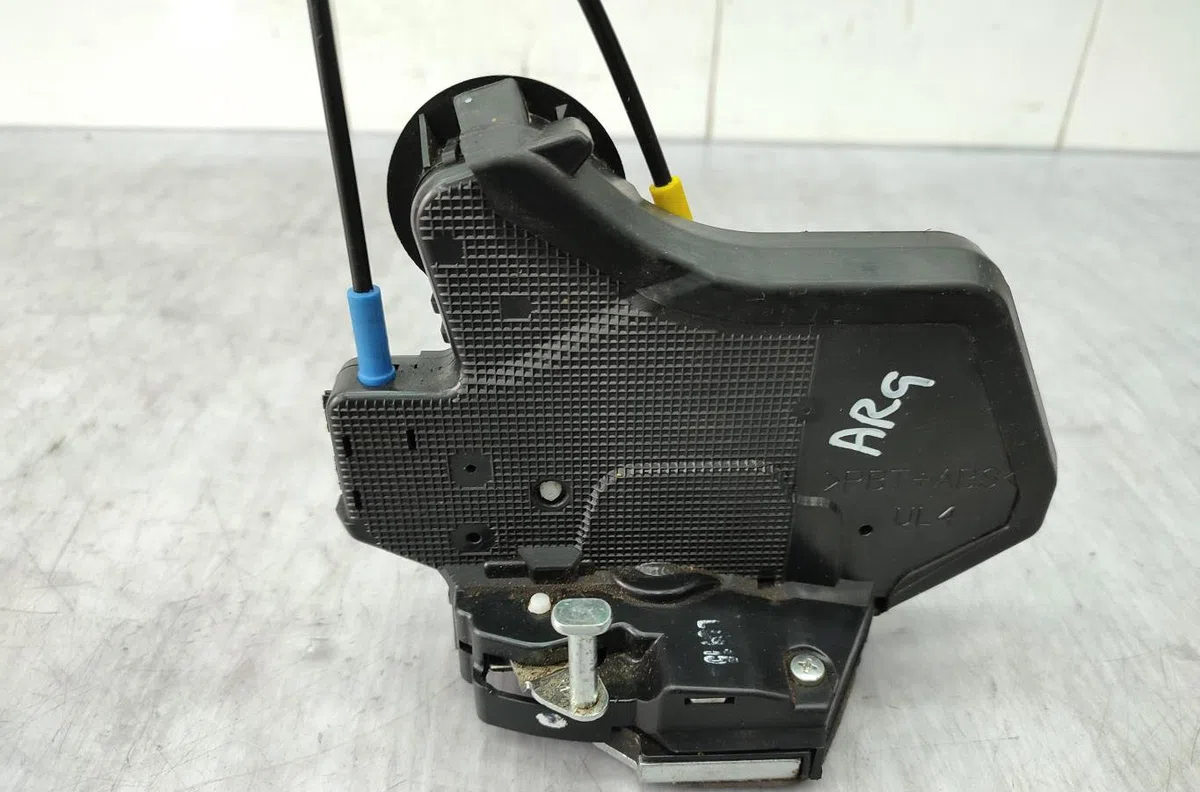 Serrure porte arg TOYOTA COROLLA VERSO 2 PHASE 2 occasion