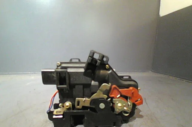 Serrure porte avd Audi A4 B6 (8E2) 2.5 tdi quattro (2000-2004) occasion