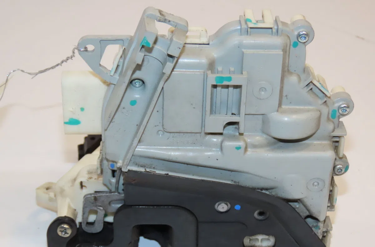 Serrure porte avd Audi A4 B8 (8K2) 2.0 tdi (2007-2015) occasion