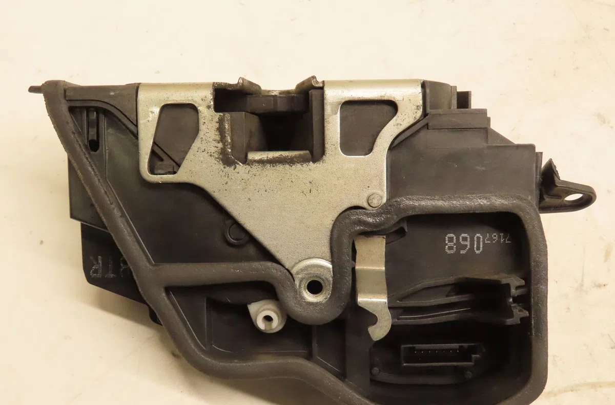 Serrure porte avd Bmw 1 (E87) 118 d (2004-2007) occasion