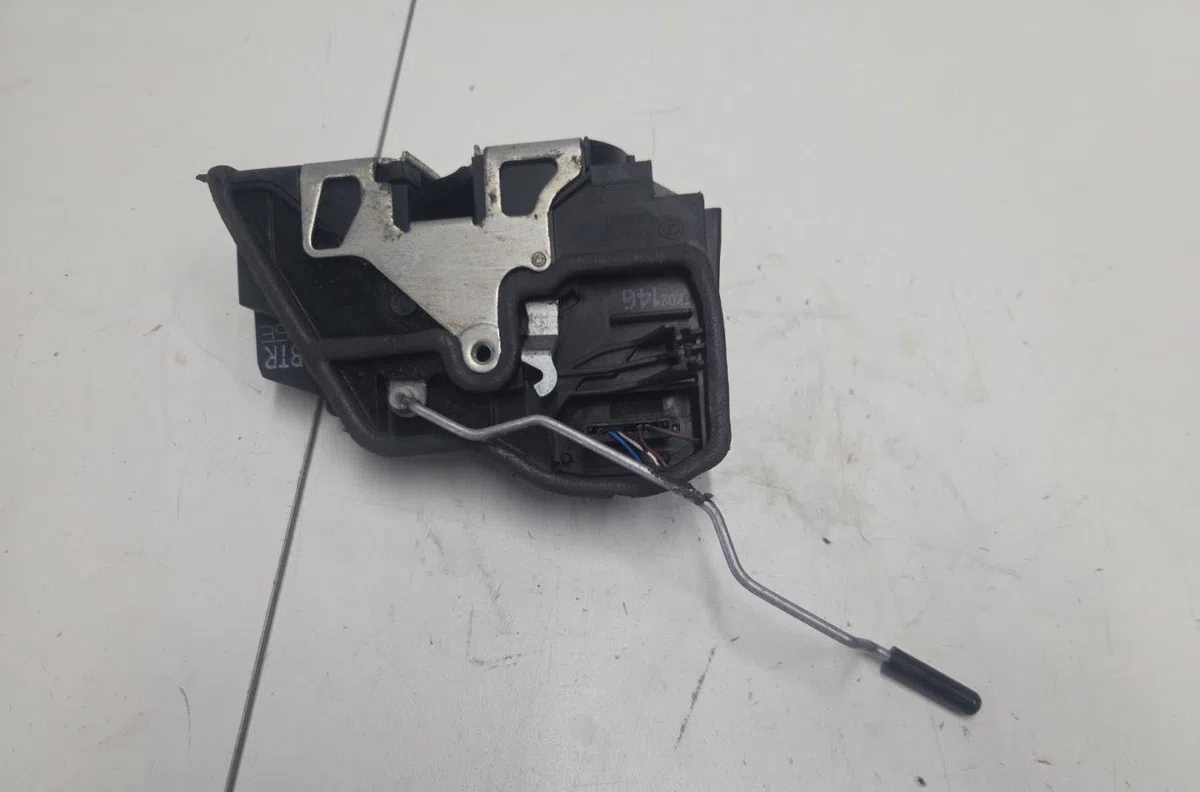 Serrure porte avd BMW SERIE 3 E90 PHASE 1 occasion