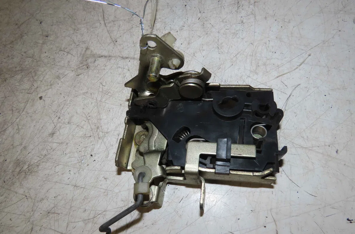 Serrure porte avd PEUGEOT 106 occasion