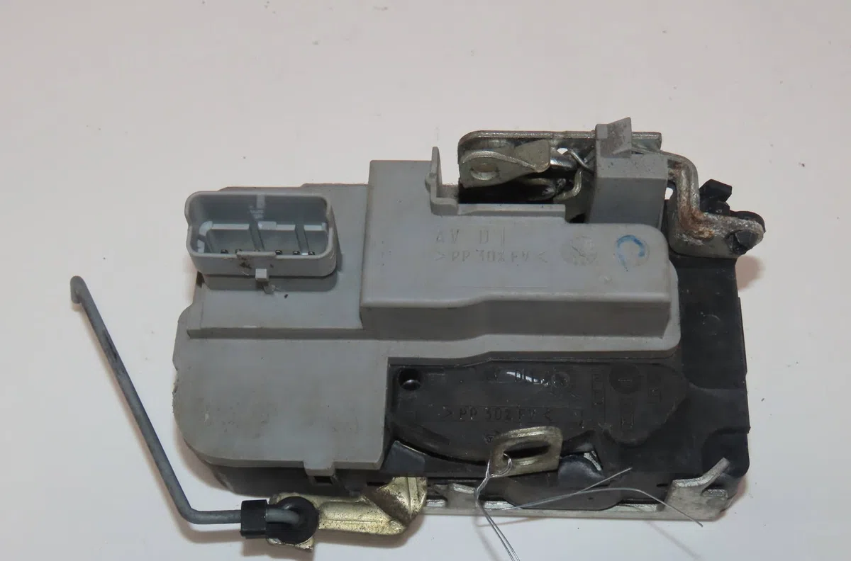 Serrure porte avd Peugeot 206 (2L_, 2M_) 1.1 (2009-2013) occasion