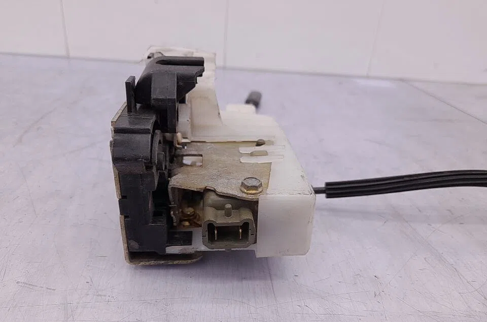 Serrure porte avd RENAULT CLIO 2 PHASE 1 occasion