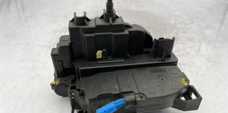 Serrure porte avd RENAULT MEGANE 3 PHASE 2 BREAK occasion