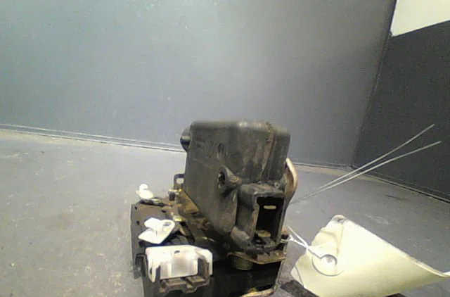 Serrure porte avd RENAULT R19 1991 occasion