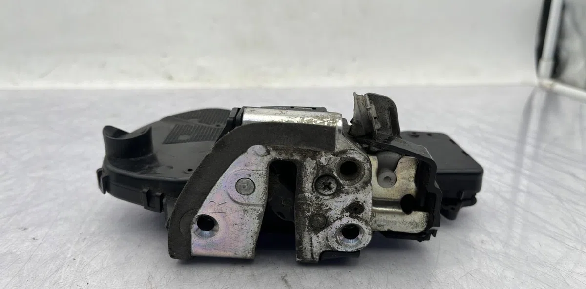 Serrure porte avd TOYOTA RAV4 3 PHASE 2 occasion