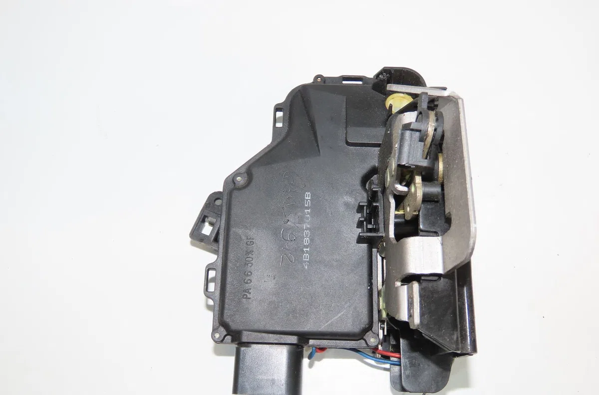 Serrure porte avg Audi A4 B6 (8E2) 1.9 tdi (2000-2004) occasion