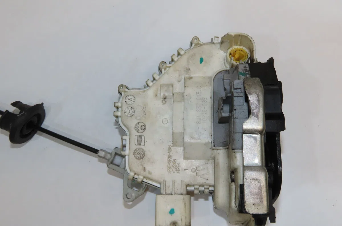 Serrure porte avg Audi A4 B8 (8K2) 2.0 tdi (2007-2015) occasion