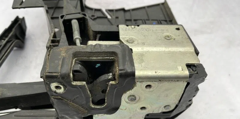 Serrure porte avg FORD FUSION PHASE 1 occasion