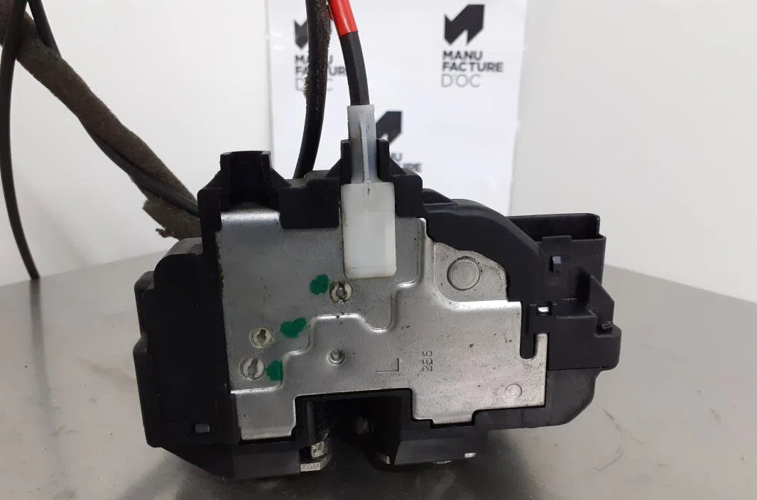 Serrure porte avg Nissan NOTE (E11, NE11) 1.5 dci (2010-2012) occasion