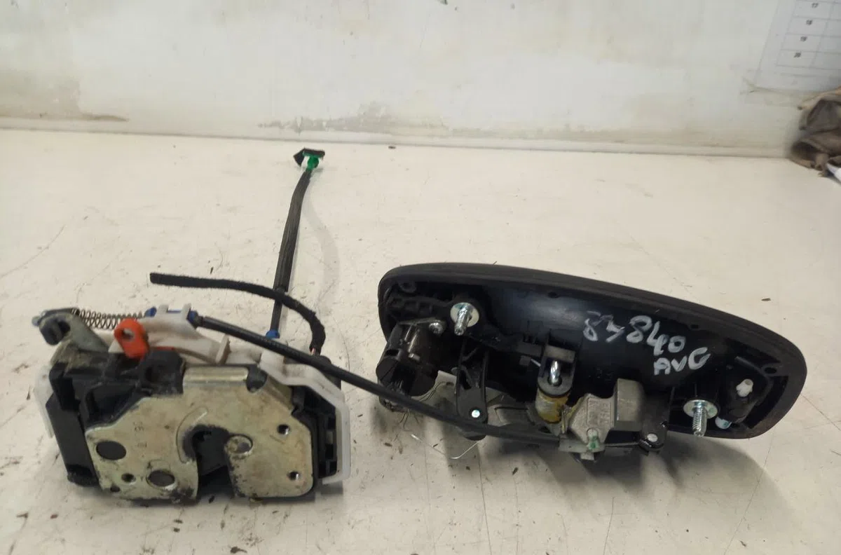 Serrure porte avg PEUGEOT BIPPER occasion