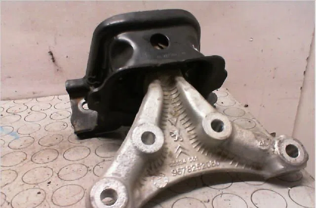 Support moteur Peugeot 208 I (CA_, CC_) 1.2 thp 110 (2013) occasion