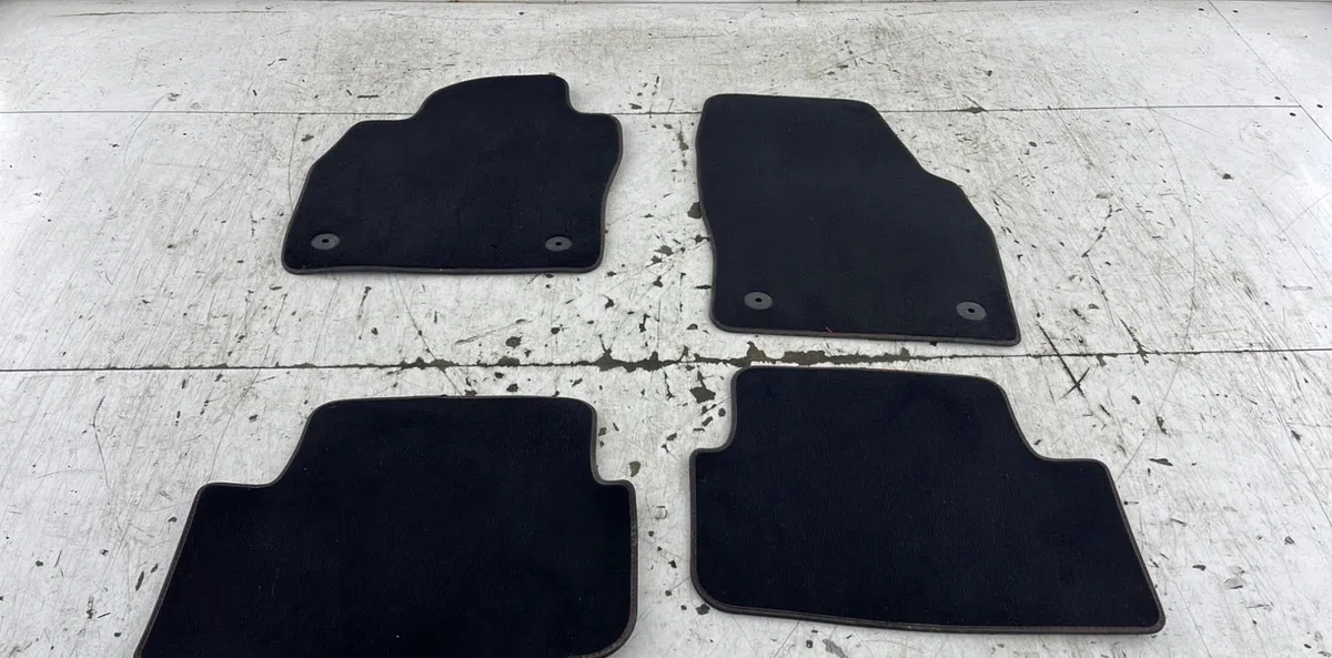 Tapis de sol VOLKSWAGEN POLO 6 PHASE 1 occasion
