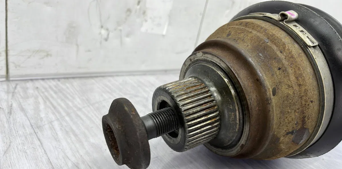 Transmission avant droite AUDI A4 3 AVANT PHASE 1 BREAK occasion