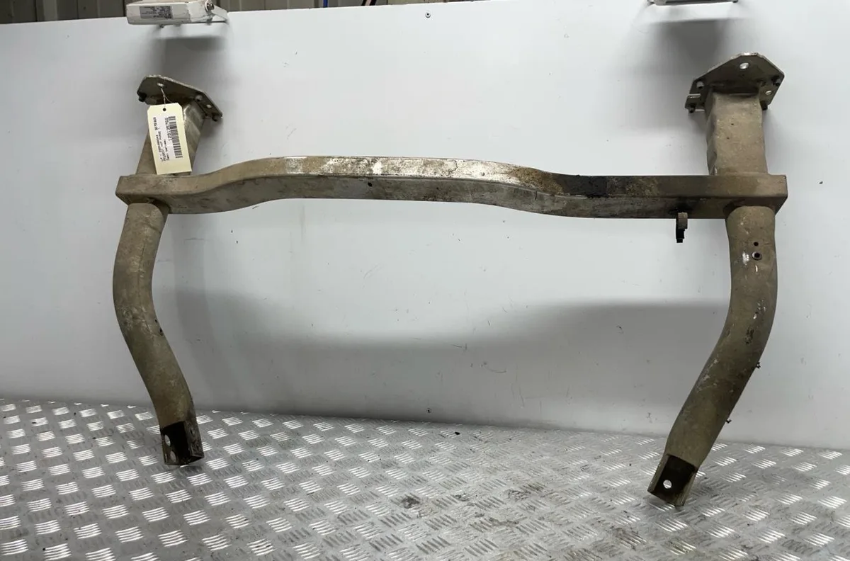 Traverse inférieure armature avant PEUGEOT 407 PHASE 1 occasion