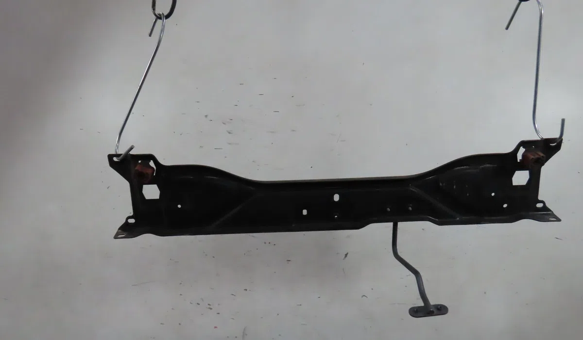 Traverse supérieure armature avant MERCEDES CLASSE E 2011 occasion