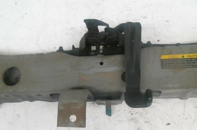 Traverse supérieure armature avant NISSAN MICRA occasion