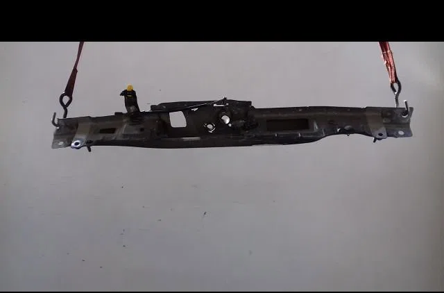 Traverse supérieure armature avant OPEL MERIVA II 2010 occasion