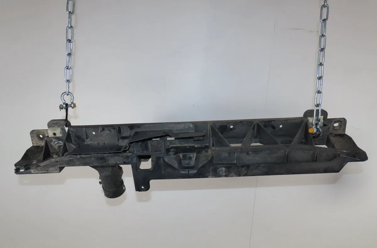 Traverse supérieure armature avant Peugeot 3008 SUV (MC_, MR_, MJ_, M4_) 1.6 bluehdi 120 (2016) occasion