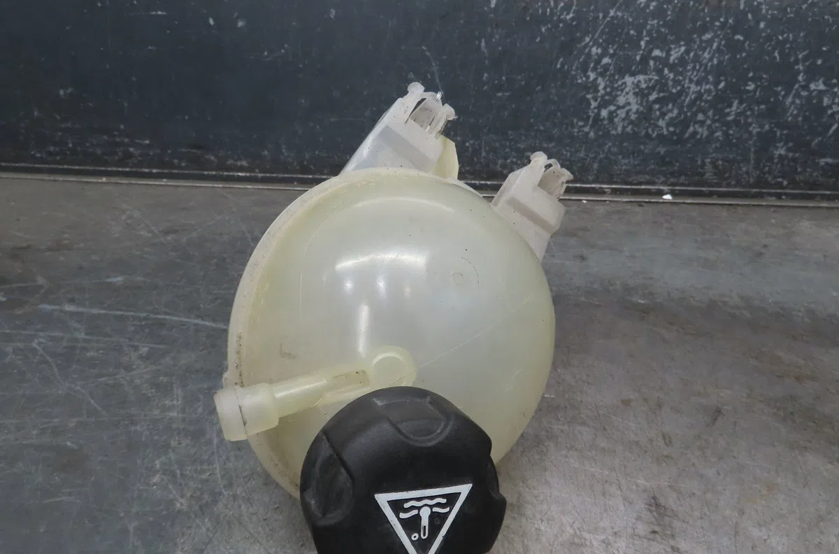 Vase expansion Peugeot 208 I (CA_, CC_) 1.6 (2012) occasion