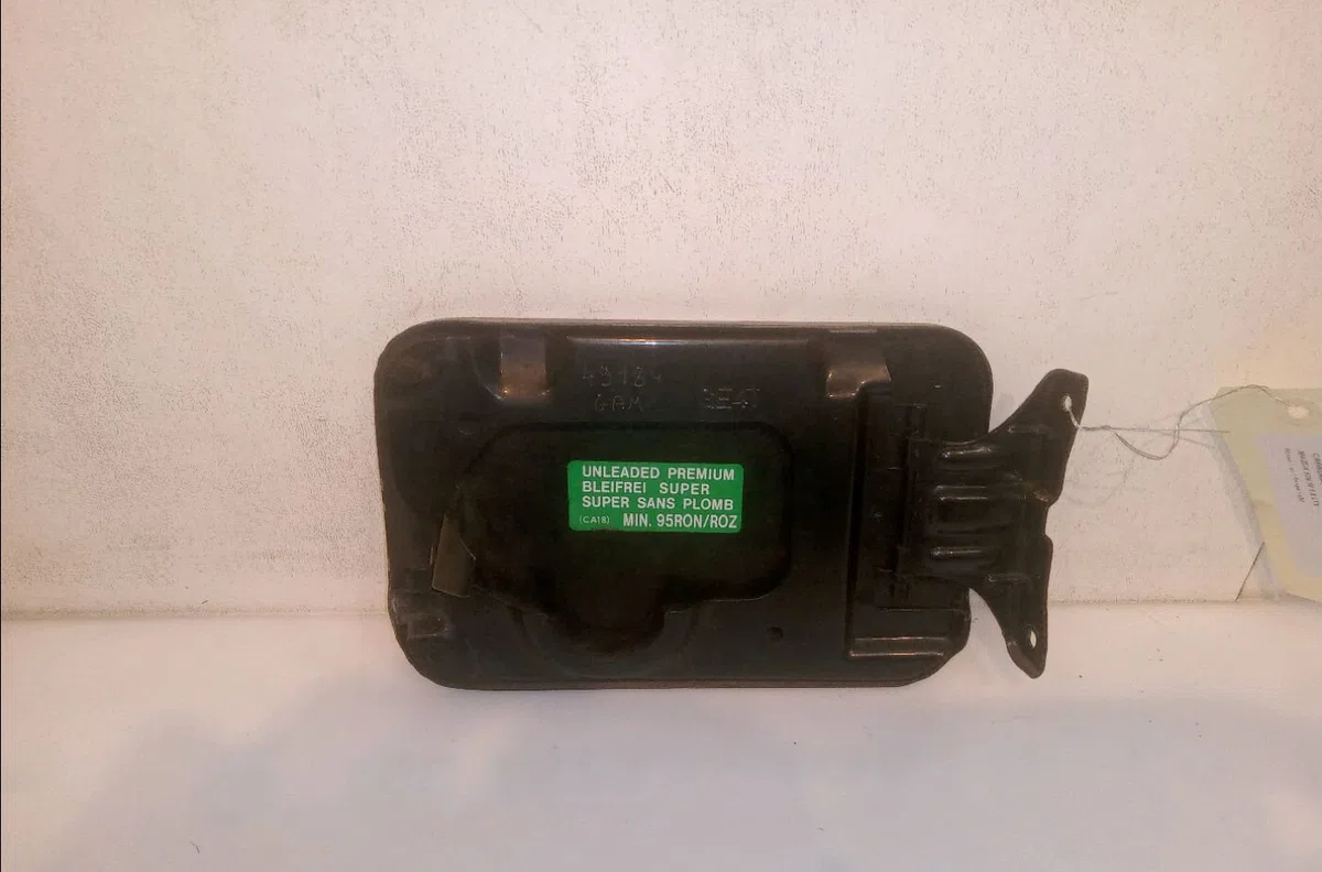 Volet de trappe carburant Mazda 626 V Hatchback (GF) 1.8 (gf8p) (1997-1999) occasion